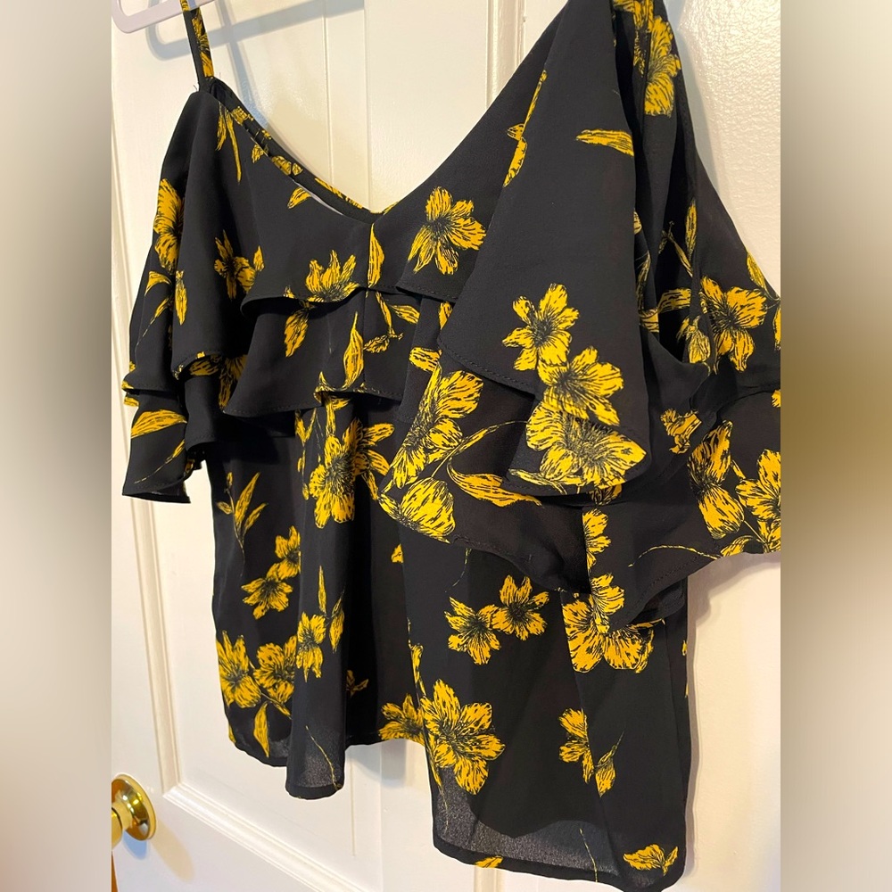 Small Off the Shoulder Floral Blouse - Picture 6 of 6
